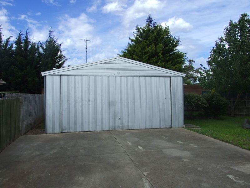 2 Osborn Grove, Pakenham VIC 3810