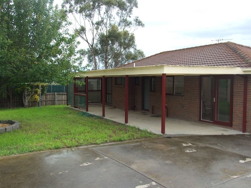 2 Osborn Grove, Pakenham VIC 3810