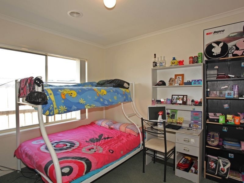 15 Tyrone Avenue, Pakenham VIC 3810