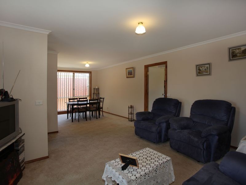 4 Naples Way, Pakenham VIC 3810