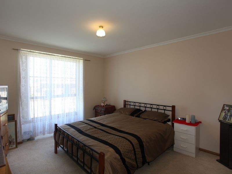 4 Naples Way, Pakenham VIC 3810