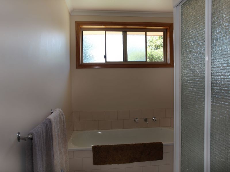 4 Naples Way, Pakenham VIC 3810