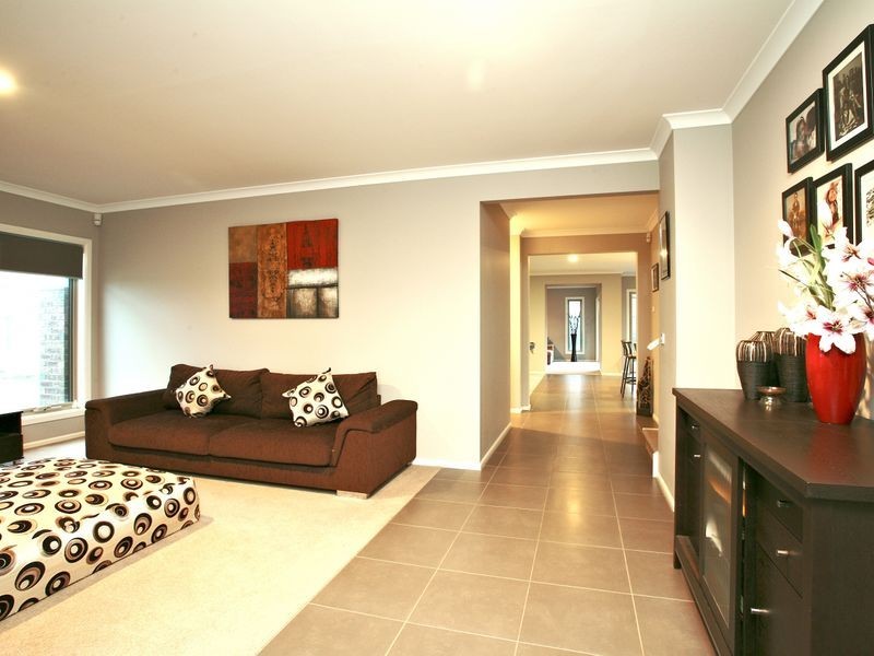 54 Everly Circuit, Pakenham VIC 3810