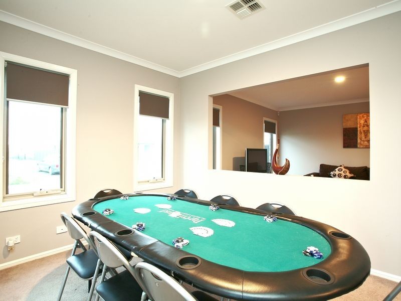 54 Everly Circuit, Pakenham VIC 3810