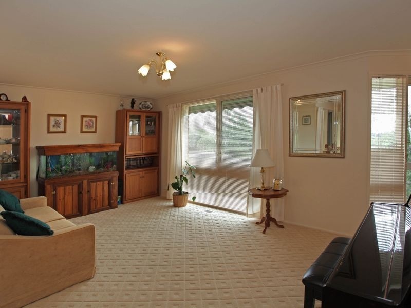 11 Dundee Court, Pakenham VIC 3810