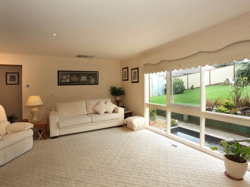 11 Dundee Court, Pakenham VIC 3810