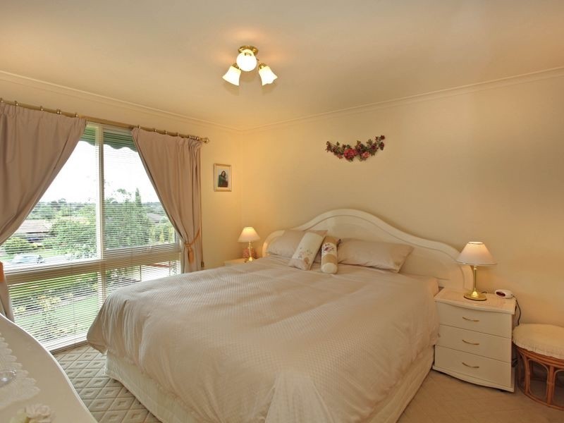 11 Dundee Court, Pakenham VIC 3810