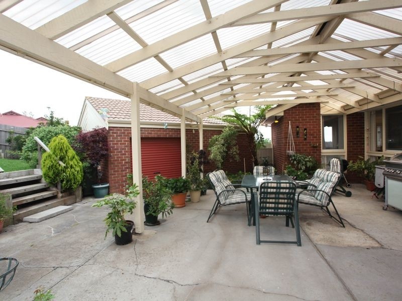 11 Dundee Court, Pakenham VIC 3810