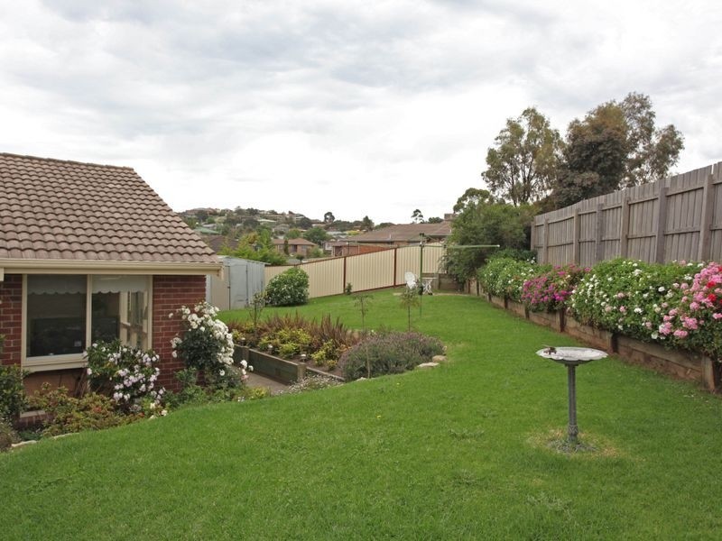 11 Dundee Court, Pakenham VIC 3810