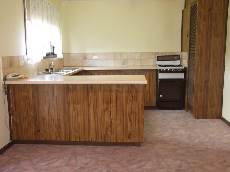 2/18 Rogers Street, Pakenham VIC 3810