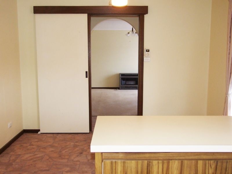 2/18 Rogers Street, Pakenham VIC 3810