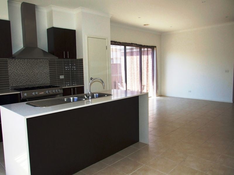 12 Sarton Link, Pakenham VIC 3810