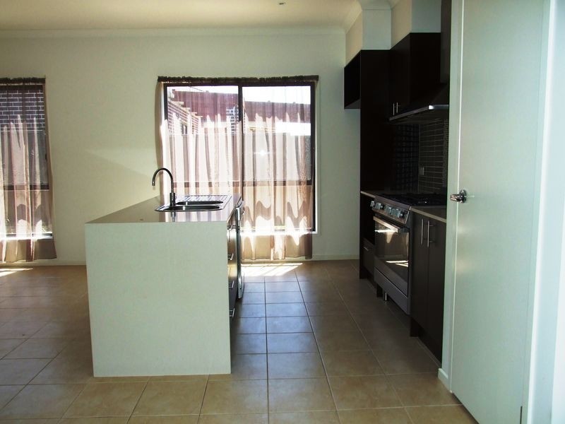 12 Sarton Link, Pakenham VIC 3810