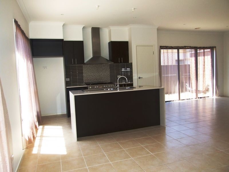 12 Sarton Link, Pakenham VIC 3810