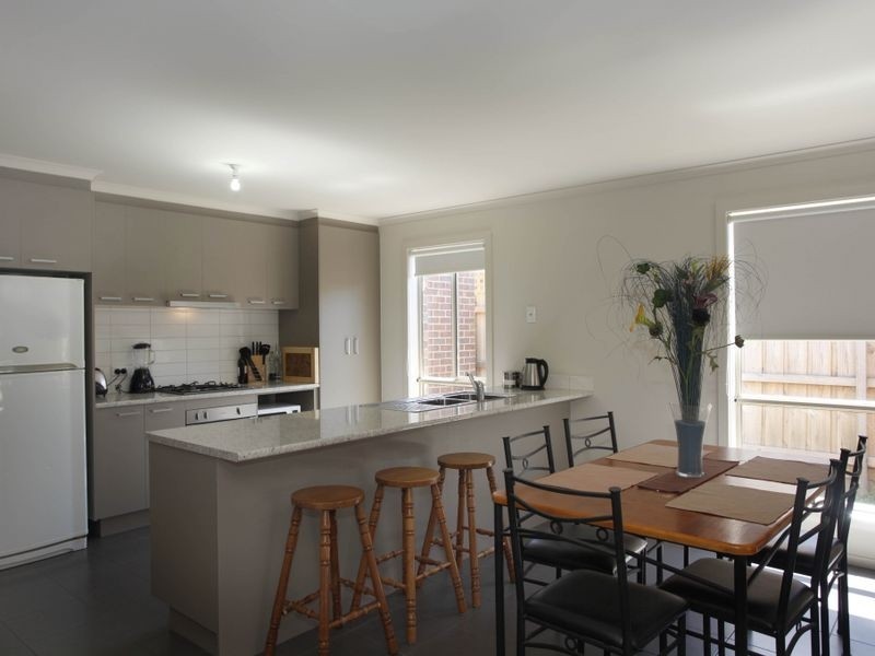 52 Sandalwood Drive, Pakenham VIC 3810