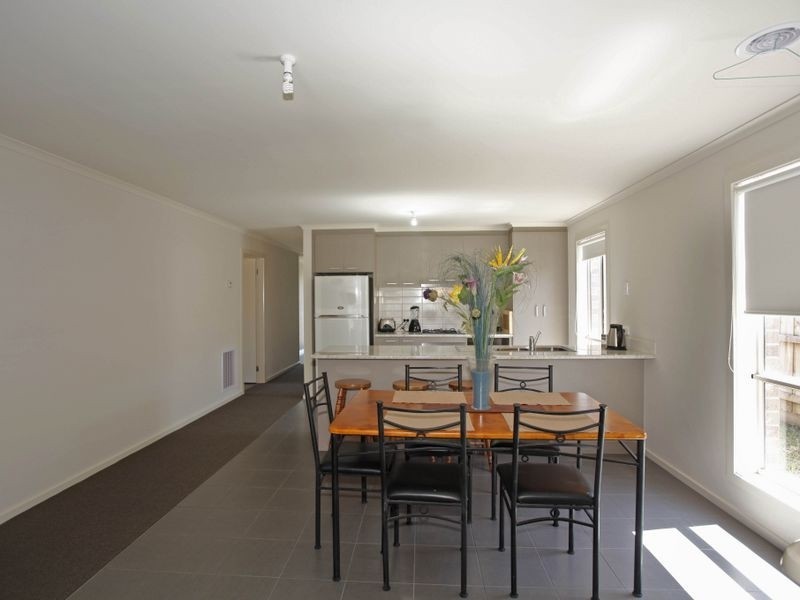 52 Sandalwood Drive, Pakenham VIC 3810