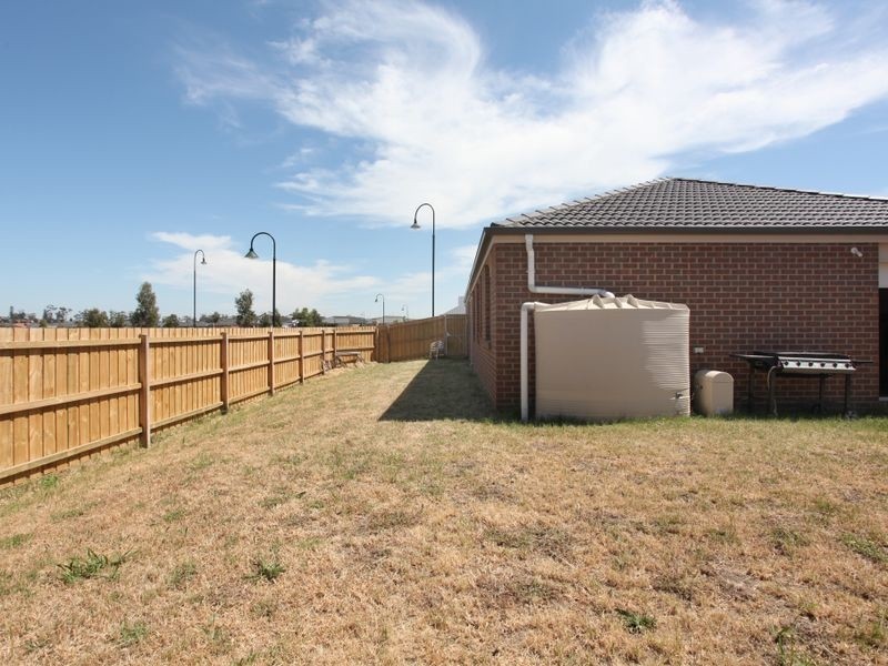 52 Sandalwood Drive, Pakenham VIC 3810