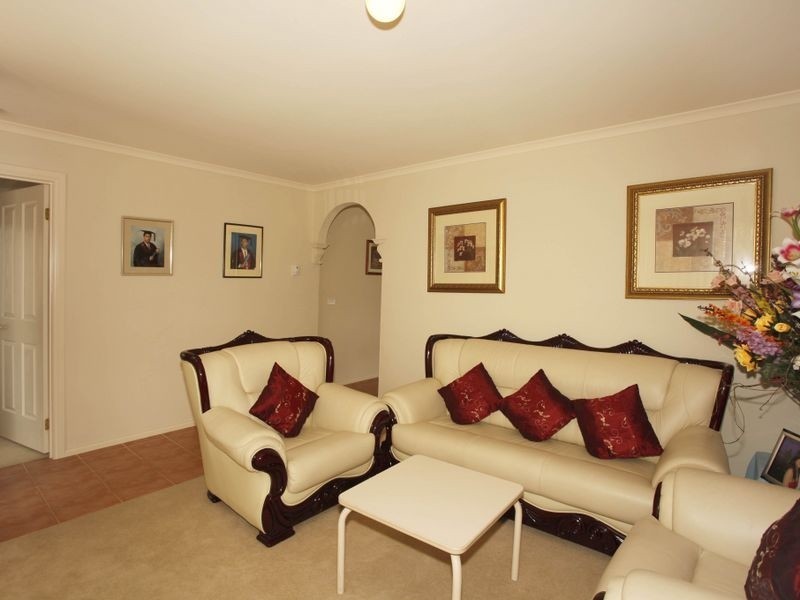 10 Gilmore Street, Pakenham VIC 3810