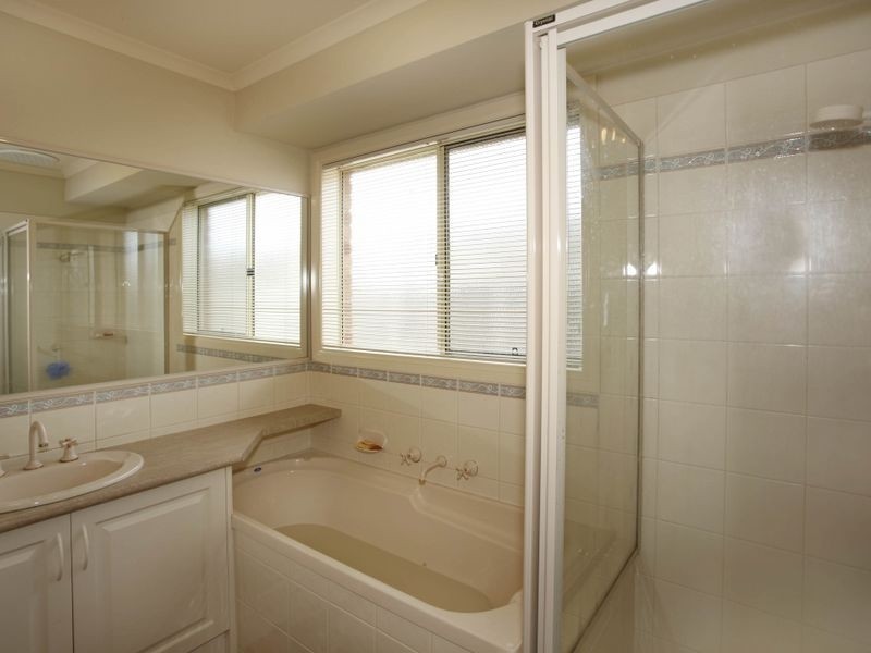 10 Gilmore Street, Pakenham VIC 3810