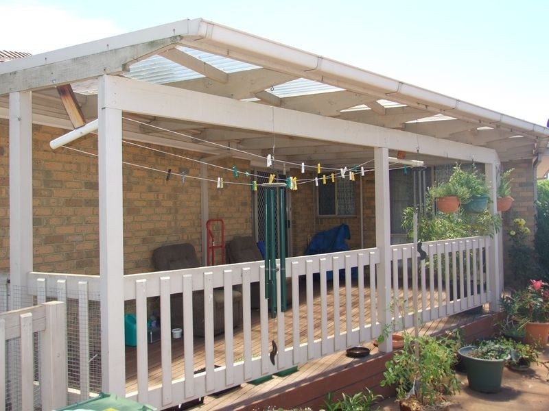 2 Dobson Court, Pakenham VIC 3810