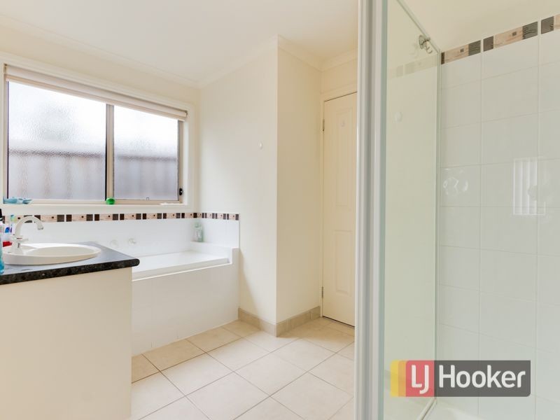 3/11 Renlik Court, Pakenham VIC 3810