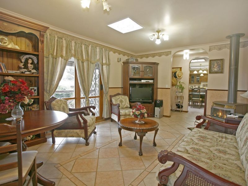 10 Paramount Way, Pakenham VIC 3810