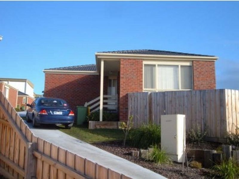 1/5 Glenda Court, Pakenham VIC 3810