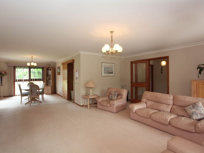 18 Oaktree Drive, Pakenham VIC 3810