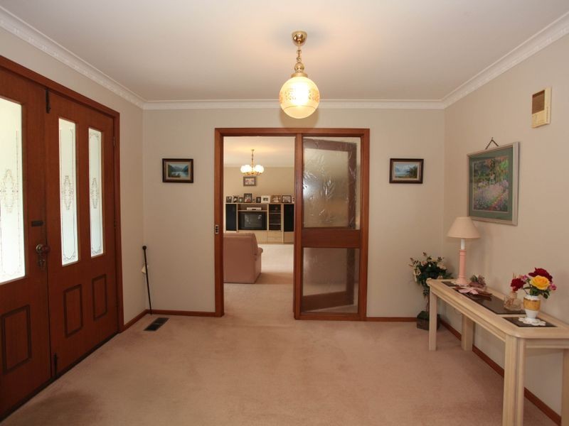 18 Oaktree Drive, Pakenham VIC 3810