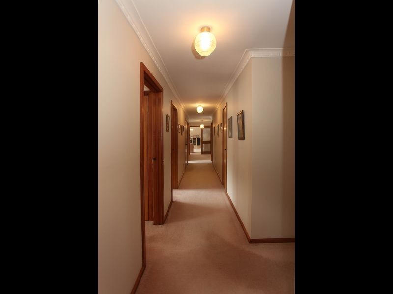 18 Oaktree Drive, Pakenham VIC 3810