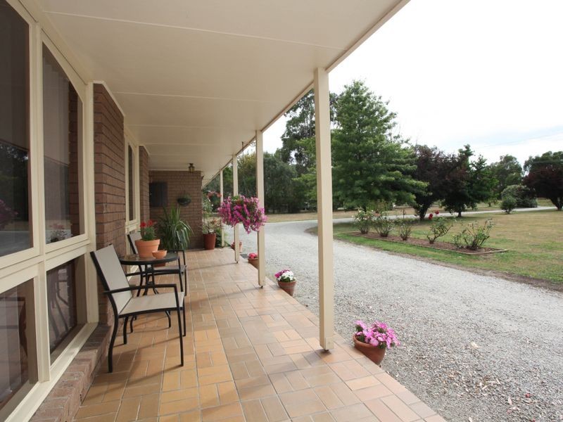 18 Oaktree Drive, Pakenham VIC 3810