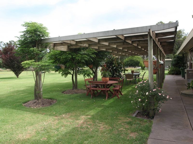 18 Oaktree Drive, Pakenham VIC 3810