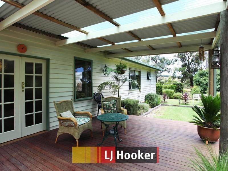 30 Reynolds Road, Pakenham Upper VIC 3810