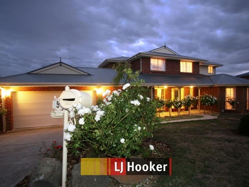 5 Eddie Barron Terrace, Pakenham VIC 3810