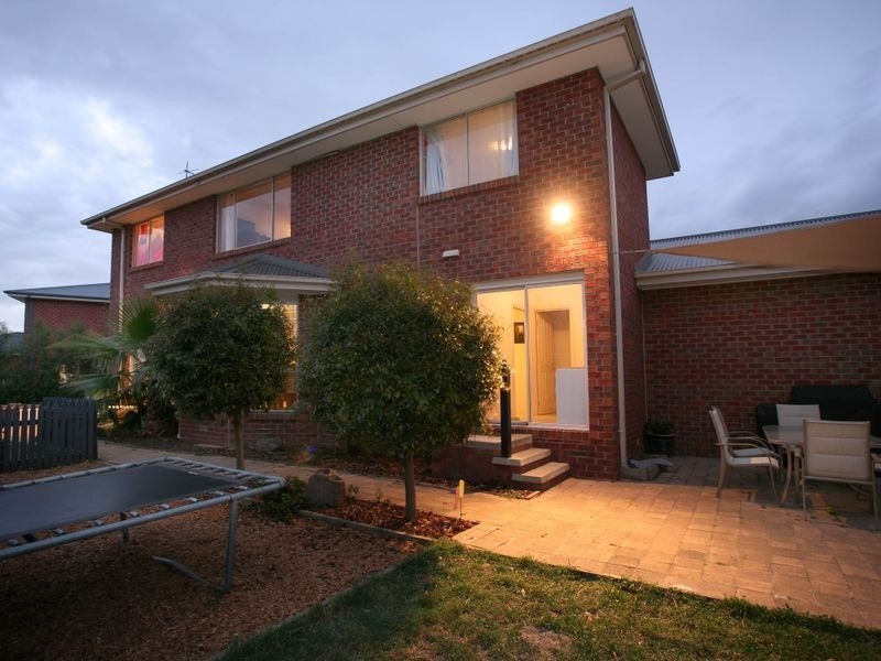 5 Eddie Barron Terrace, Pakenham VIC 3810