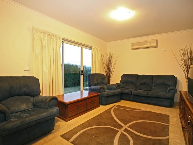 5 Eddie Barron Terrace, Pakenham VIC 3810