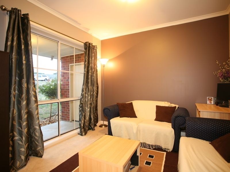 5 Eddie Barron Terrace, Pakenham VIC 3810