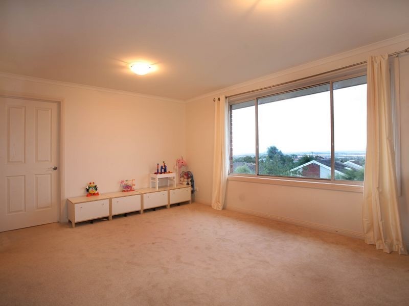 5 Eddie Barron Terrace, Pakenham VIC 3810