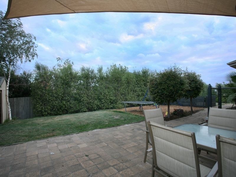 5 Eddie Barron Terrace, Pakenham VIC 3810