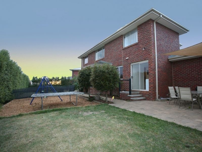 5 Eddie Barron Terrace, Pakenham VIC 3810