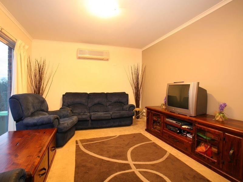 5 Eddie Barron Terrace, Pakenham VIC 3810