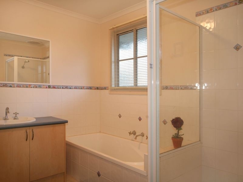 5 Eddie Barron Terrace, Pakenham VIC 3810