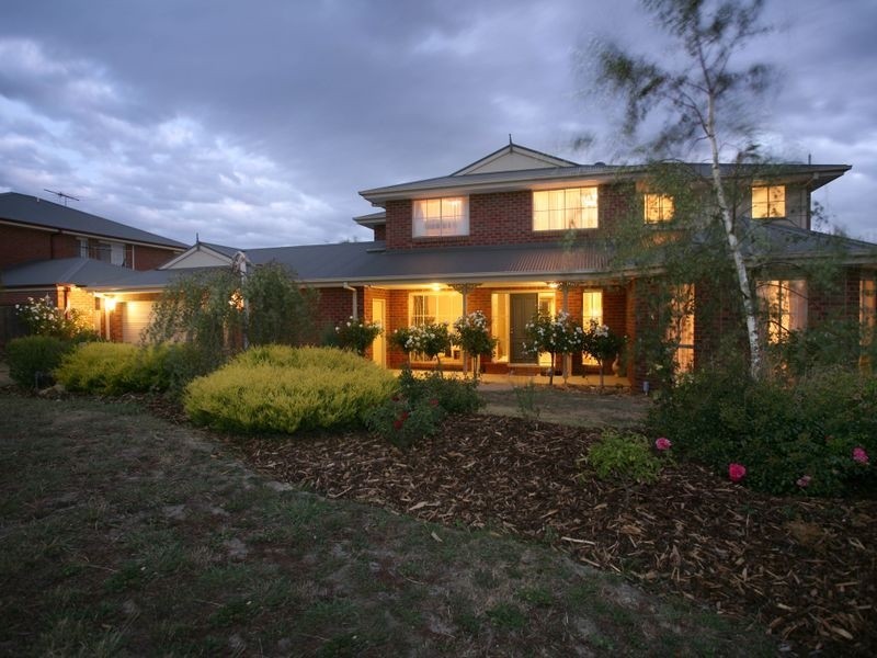 5 Eddie Barron Terrace, Pakenham VIC 3810