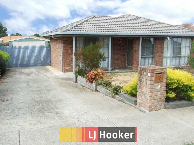 15 Balmoral Way, Pakenham VIC 3810