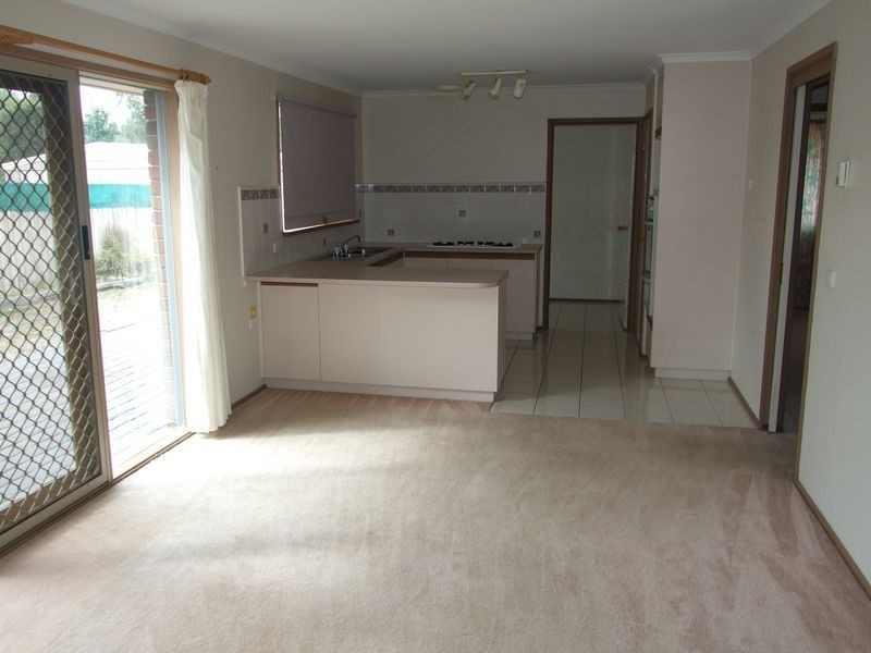 15 Balmoral Way, Pakenham VIC 3810