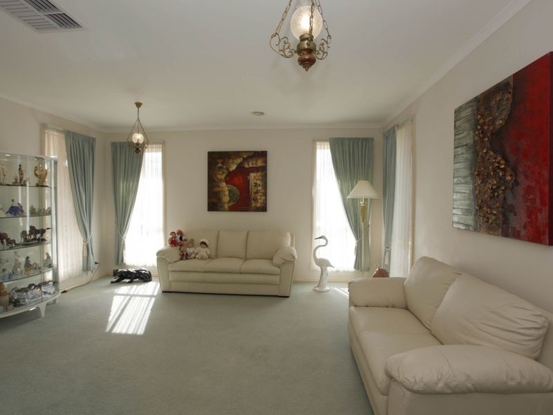12 Baltaser Drive, Pakenham VIC 3810