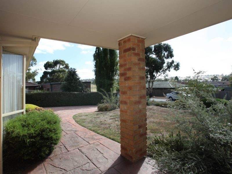 12 Baltaser Drive, Pakenham VIC 3810
