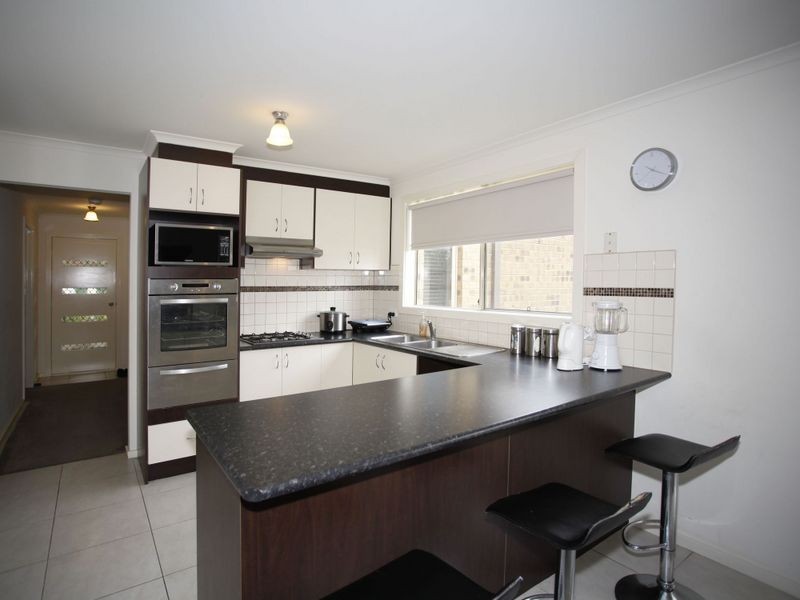 2 Hale Place, Pakenham VIC 3810