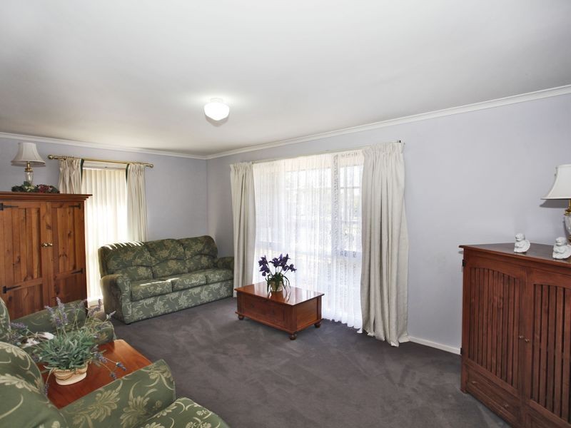 15 Barrington Drive, Pakenham VIC 3810