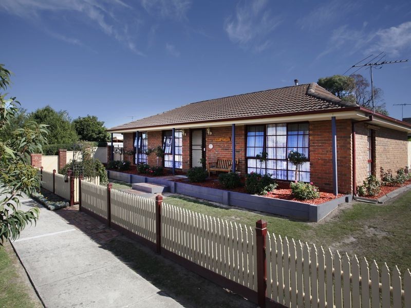 15 Barrington Drive, Pakenham VIC 3810